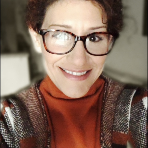 Meet your Posher, Sylvia - Picture 2 of 2